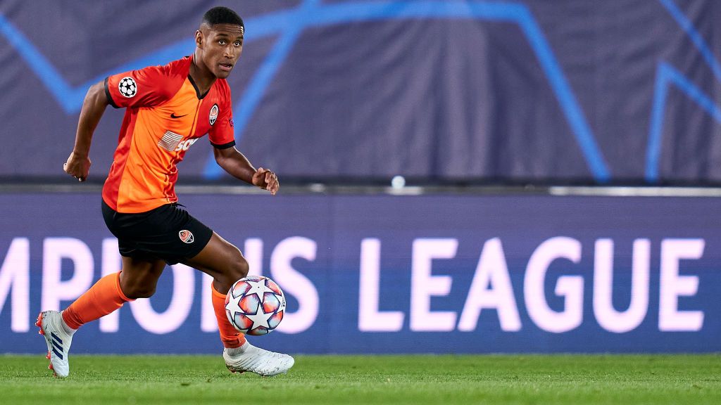 Mateus Tete, bintang andalan Shakhtar Donetsk yang masuk ke dalam radar transfer AC Milan. Copyright: © Diego Souto/Quality Sport Images/Getty Images