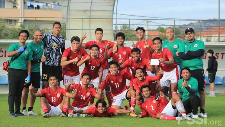 Tim merah di laga internal game Timnas Indonesia U-19, Jumat (23/10/20). Copyright: © PSSI