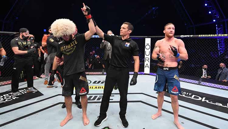 Khabib memenangkan pertarungan atas Gaethje dalam pertarungan mereka di UFC Fight Island, Abu Dhabi, Uni Emirat Arab. Copyright: © Josh Hedges/Zuffa LLC via Getty Images