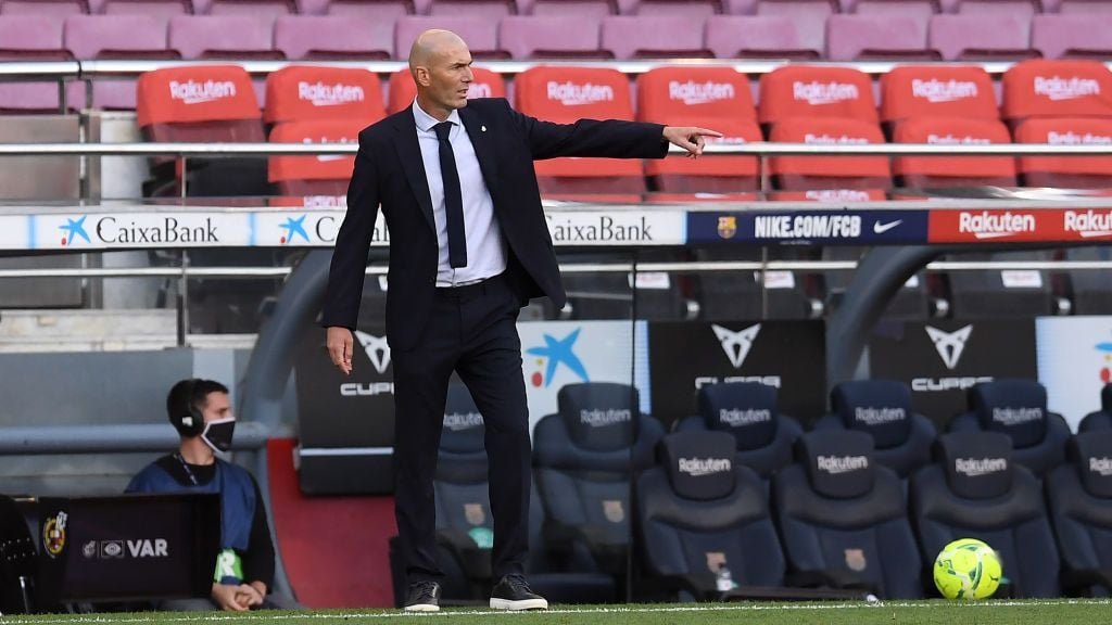 Zinedine Zidane merasa Real Madrid kurang beruntung pasca mendapati hasil imbang yang diperoleh timnya. Copyright: © Alex Caparros/Getty Images