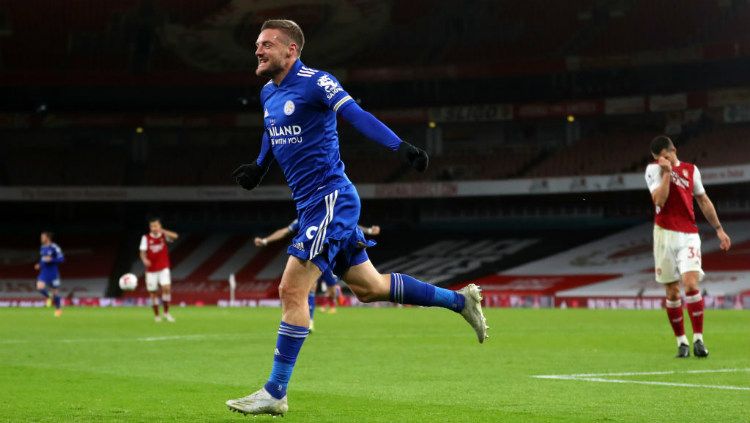 Selebrasi gol Jamie Vardy di laga Liga Inggris Arsenal vs Leicester City. Copyright: © Catherine Ivill/Getty Images