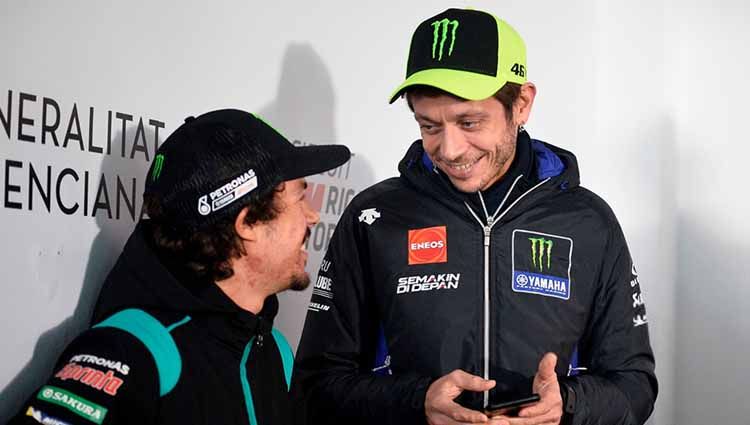 Valentino Rossi dan Franco Morbidelli. Copyright: © JOSE JORDAN/STR/AFP via Getty Images