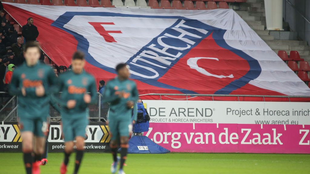 Banner FC Utrecht terpajang di tribun penonton Copyright: © Federico Guerra Moran/NurPhoto via Getty Images
