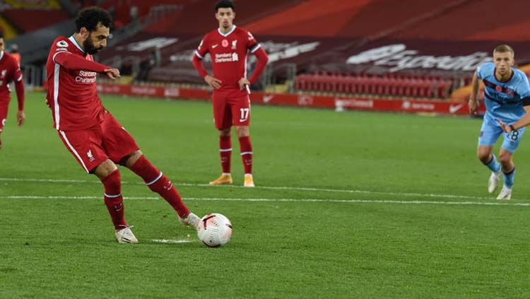Gol Mohamed Salah di laga Liverpool vs West Ham United. Copyright: © John Powell/Liverpool FC via Getty Images