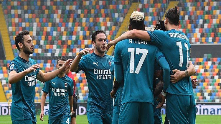 Selebrasi pemain AC Milan usai berhasil membobol gawang Udinese dalam lanjutan Serie A Liga Italia 2020/21. Copyright: © Alessandro Sabattini/Getty Images