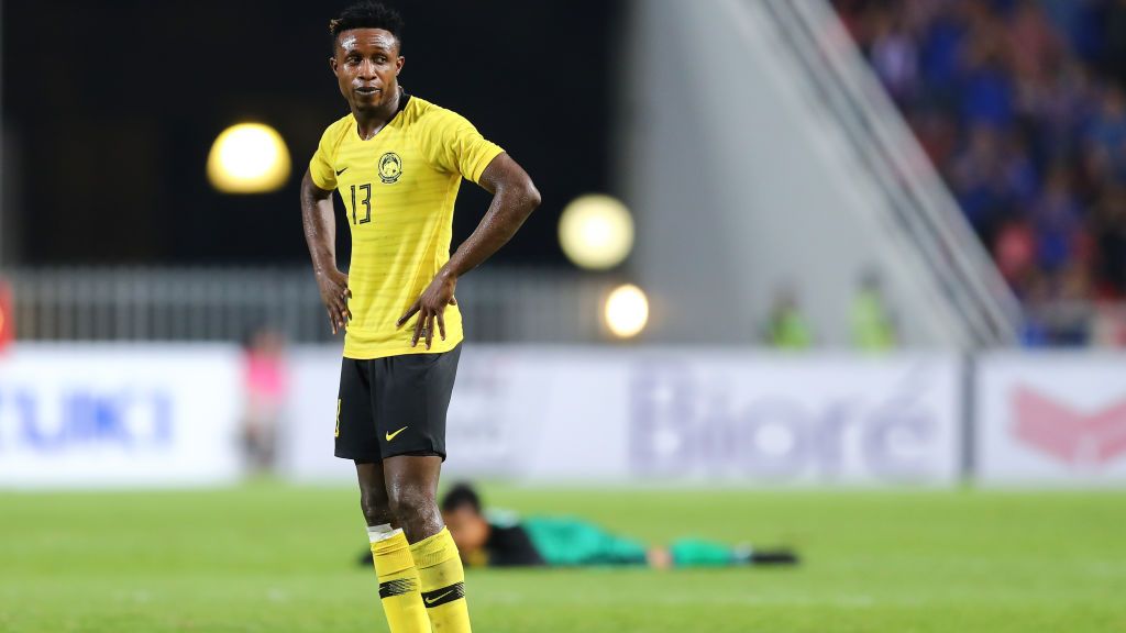 Mohamadou Sumareh menolak membela timnas Malaysia di Piala AFF dan membuat geram fans Harimau Malaya namun FAM masih menengahi. Copyright: © Pakawich Damrongkiattisak/Getty Images