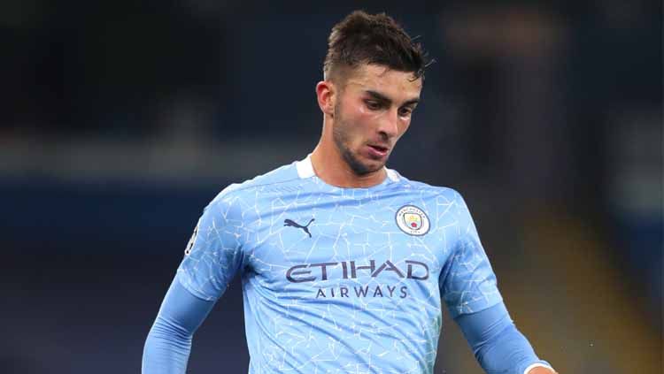 Meski baru saja diresmikan jadi penggawa Barcelona, namun Ferran Torres malah digosipkan bakal kembali ke Manchester City. Copyright: © Alex Livesey - Danehouse/Getty Images