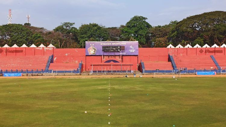 Klub Liga 1 Persik Kediri memastikan bahwa uang sewa dari Stadion Brawijaya, dipastikan masuk menuju kas, sebagai penunjang stabilitas finansial klub. Copyright: © MO Persik