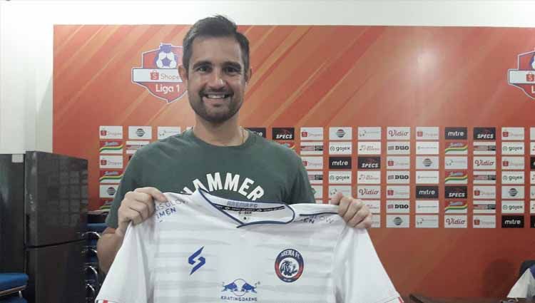 Pelatih Kiper Arema FC, Felipe Americo. Copyright: © Ian Setiawan/Indosport