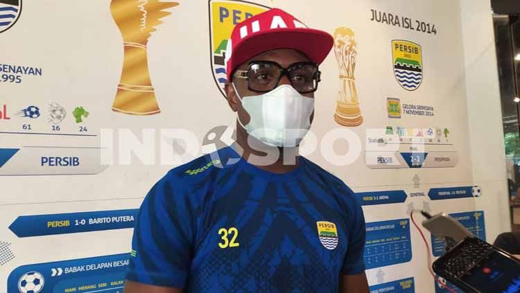 Pemain belakang Persib, Victor Igbonefo saat ditemui di Graha Persib, Jalan Sulanjana, Kota Bandung, Selasa (03/11/20). Copyright: © Arif Rahman/Indosport
