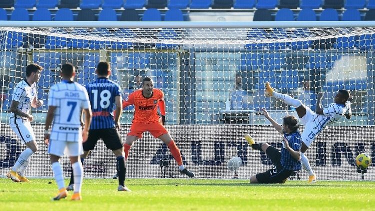 Pemandangan laga Serie A Italia antara Atalanta kontra Inter Milan, Minggu (8/11/20). Copyright: © Inter Milan