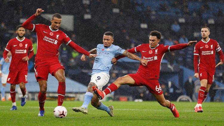 Pertandingan Liga Inggris antara Manchester City vs Liverpool, Minggu (08/11/20) berakhir imbang. Copyright: © Twitter Premier League