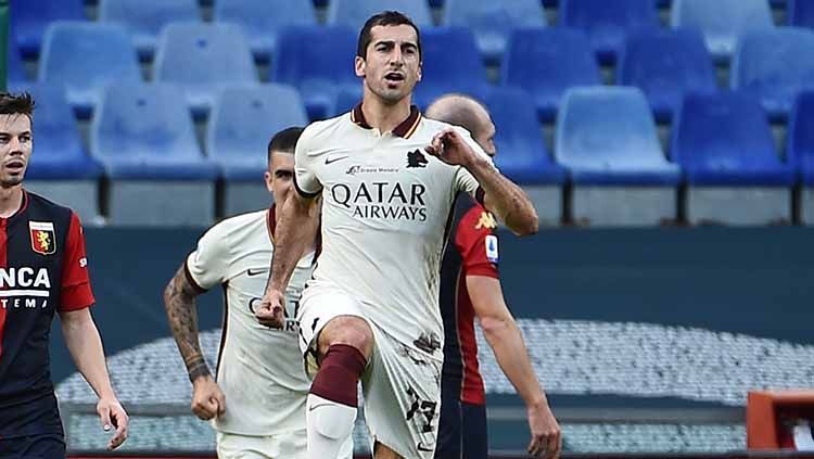 Sempat 'terbuang' di Inggris, Henrikh Mkhitaryan mampu bangkit dan membuktikan kualitasnya bersama klub Serie A Liga Italia, AS Roma. Copyright: © Paolo Rattini/Getty Images