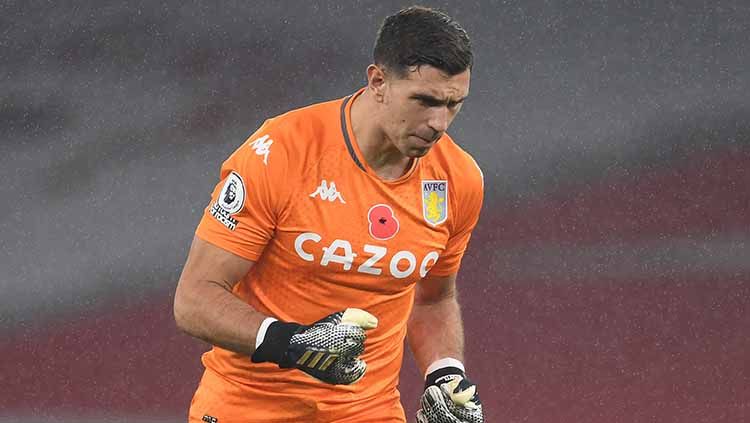 Emiliano Martinez harus menunggu lebih lama untuk jadi kiper nomor satu Argentina. Pasalnya, tak ada alasan untuk mengganti Franco Armani dalam waktu dekat. Copyright: © tuart MacFarlane/Arsenal FC via Getty Images