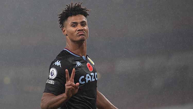 Usai meremuk Liverpool, bintang Aston Villa yakni Ollie Watkins kembali beraksi. Kali ini giliran Arsenal yang jadi korban terbarunya di Liga Inggris. Copyright: © Visionhaus/Getty Images