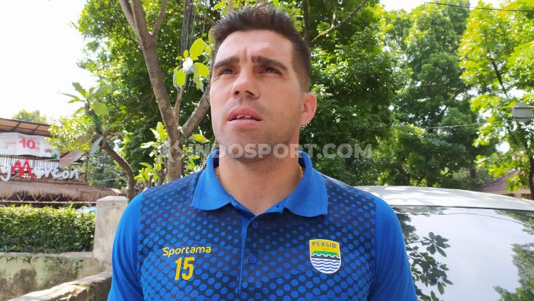 Bek Persib, Fabiano Beltrame. Copyright: © Arif Rahman/INDOSPORT