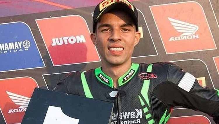 Insiden maut terjadi di balapan Superbike. Pembalap Kawasaki yang bernama Matheus Barbosa tewas dalam kecelakaan horor di sirkuit Interlagos, Brasil. Copyright: © Twitter@MatraxRacing