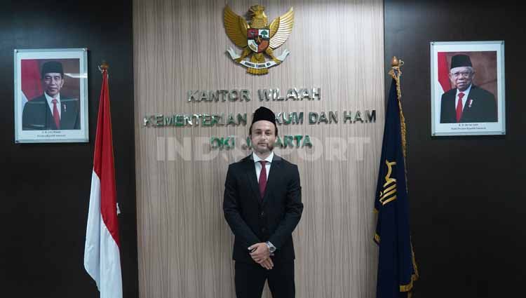 Pemain Persija Jakarta Marc Klok resmi menyandang status Warga Negara Indonesia. Copyright: © Persija