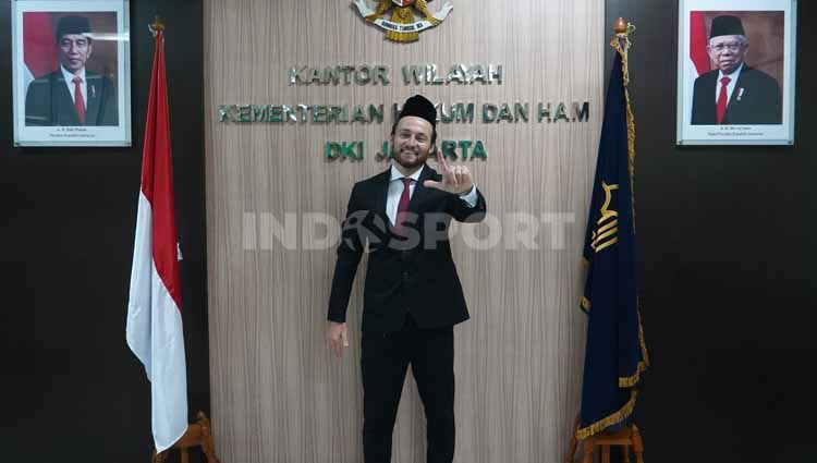 Pemain Persija Jakarta Marc Klok resmi menyandang status Warga Negara Indonesia. Copyright: © Persija