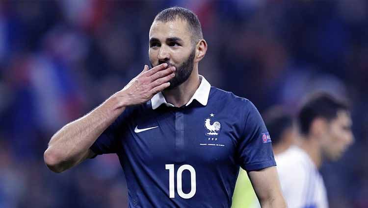 Setelah pemeriksaan lebih lanjut, Timnas Prancis pada akhirnya mengeluarkan Karim Benzema dari turnamen Piala Dunia 2022 di Qatar. Copyright: © VALERY HACHE/AFP via Getty Images