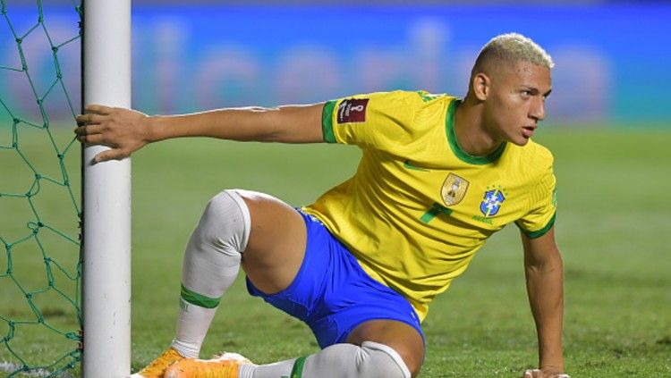 Ekspresi kecewa pemain Brasil, Richarlison, gagal mencetak gol lawan Venezuela Copyright: © (Photo by Nelson Almeida-Pool/Getty Images)