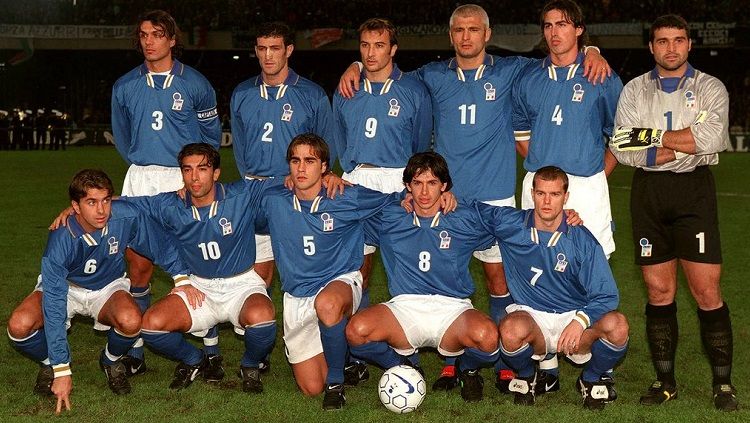 Skuat Italia dalam pertandingan play-off Piala Dunia 1998 kontra Rusia, 15 November 1997. Copyright: © Twitter Euro Football