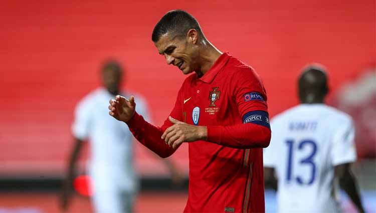 Pemain Portugal, Cristiano Ronaldo melampiaskan kekecewaannya. Copyright: © Carlos Rodrigues/Getty Images
