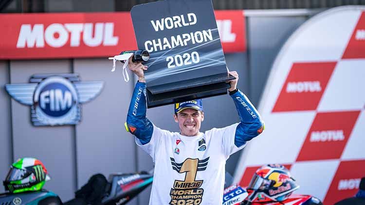 Seiring dengan mundurnya Suzuki dari MotoGP akhir musim ini, Alex Rins mengaku tengah menggelar pembicaraan dengan Repsol Honda terkait kepindahannya. Copyright: © Getty Images/Steve Wobes