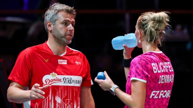 Asisten pelatih bulutangkis Denmark, Jesper Hovgaard angkat suara soal perbedaan komitmen antara pebulutangkis muda Asia dan Denmark. Copyright: © BWF