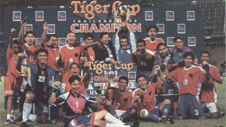Thailand juara Piala AFF usai mengalahkan Indonesia di laga final, 18 November 2000. Copyright: © Tabloid BOLA