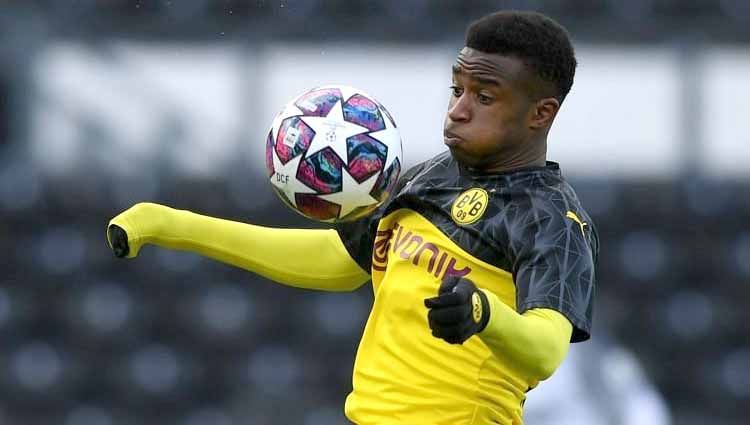 Wonderkid Borussia Dortmund, Youssoufa Moukoko, siap mengguncang Bundesliga Jerman. Copyright: © Twitter@almanfutbolu1