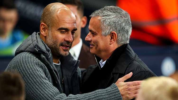 Pep Guardiola dan Jose Mourinho. Copyright: © Robbie Jay Barratt - AMA/Getty Images