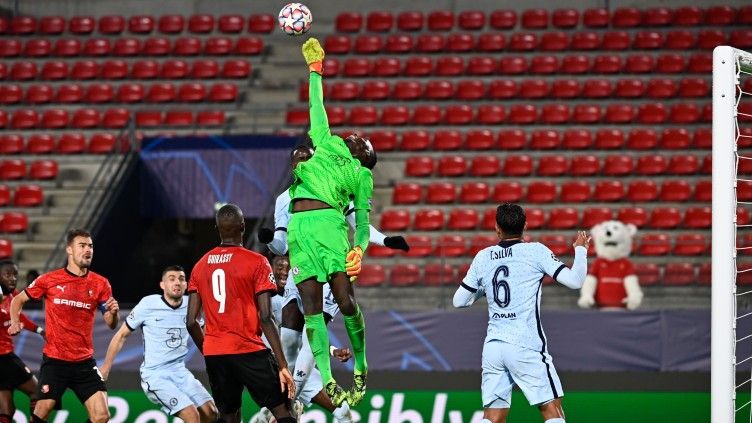 Penyelamatan gemilang Edouard Mendy dalam duel Liga Champions: Rennes vs Chelsea Copyright: © Twitter @ChelseaFC