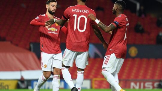 Bruno Fernandes, Marcus Rashford dan Fred merayakan gol Manchester United atas Istanbul Basaksehir Copyright: © Twitter @ChampionsLeague