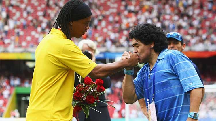 Diego Maradona dan Ronaldinho. Copyright: © Alexander Hassenstein/Getty Images