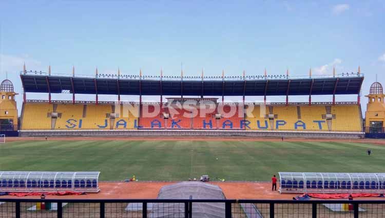 Persiapan Stadion Si Jalak Harupat, Kabupaten Bandung, untuk Piala Dunia U-20 2021 sudah 60 persen. Copyright: © Arif Rahman/Indosport.com