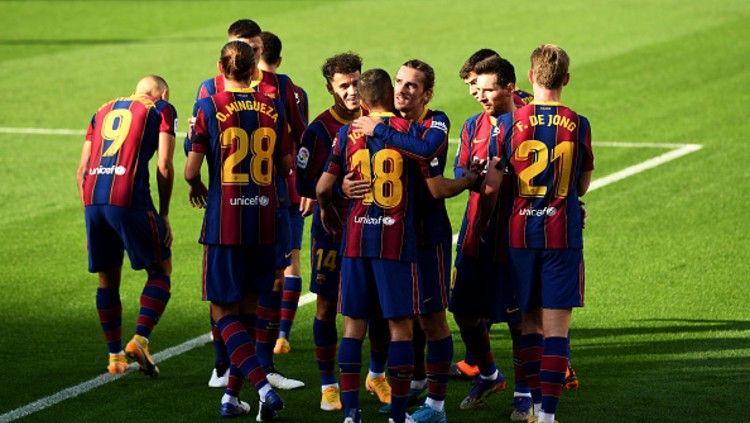 Fakta mengejutkan terkuak pasca laga LaLiga Spanyol kontra Levante, Barcelona seolah-olah tunjukkan diri tak memiliki 'nyawa' karena tak ada interaksi. Copyright: © (Photo by David Ramos/Getty Images)