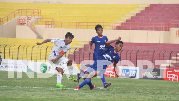 Pemain muda PSIS, Adithya Jorry ketika membela Laskar Mahesa Jenar Muda di final kompetisi EPA U-18 tahun 2019 melawan Bhayangkara FC. Copyright: © Alvin Syaptia Pratama/INDOSPORT
