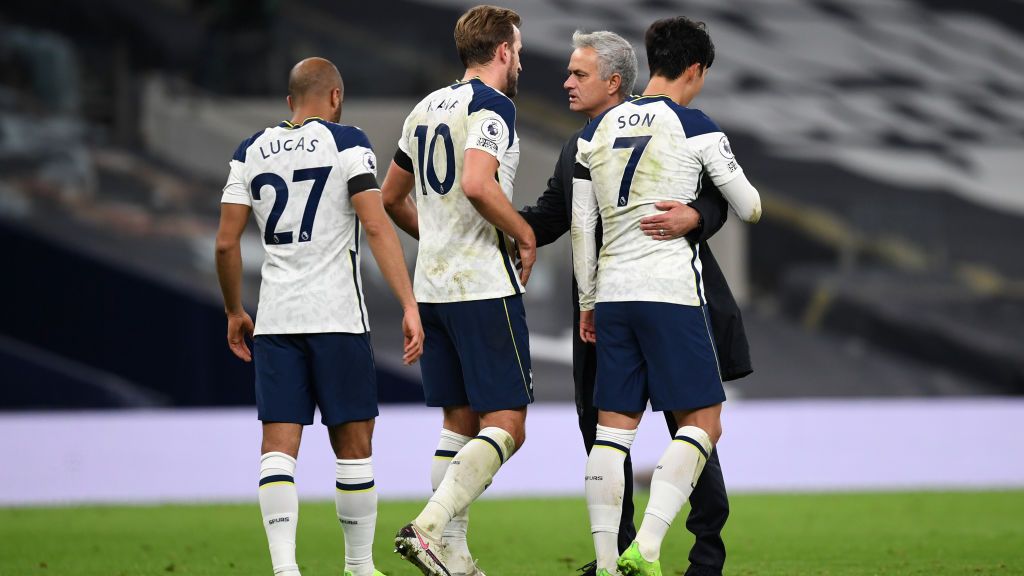 Bawa Tottenham Hotspur bungkam Arsenal dalam laga lanjutan Liga Inggris pekan ke-11, Jose Mourinho sebut Harry Kane dan Son Heung-min seperti binatang. Copyright: © Neil Hall - by Pool/Getty Images