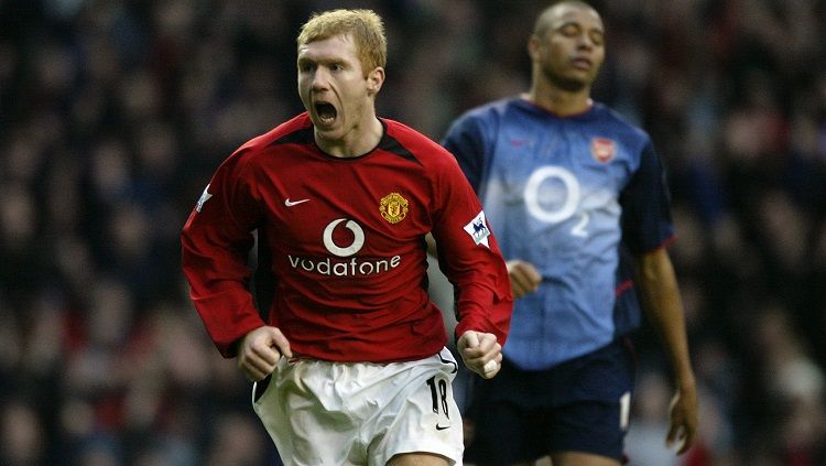 Selebrasi emosional gelandang Manchester United, Paul Scholes, usai membobol gawang Arsenal dalam pertandingan Liga Inggris, 7 Desember 2002. Copyright: © Manchester United