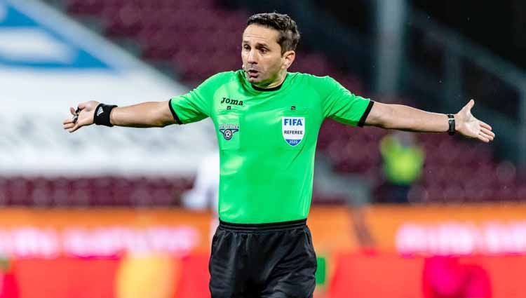 Mengenal Sebastian Coltescu, wasit rasis pada lanjutan Liga Champions antara Paris Saint-Germain (PSG) vs Istanbul Basaksehir di Parc des Princes, Rabu (09/12/20) dini hari WIB. Copyright: © Flaviu Buboi/NurPhoto via Getty Images