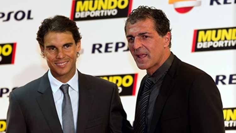 Rafael Nadal bersama mantan pemain Barcelona, Miguel Angel Nadal, yang adalah pamannya. Copyright: © rafaelnadalfans