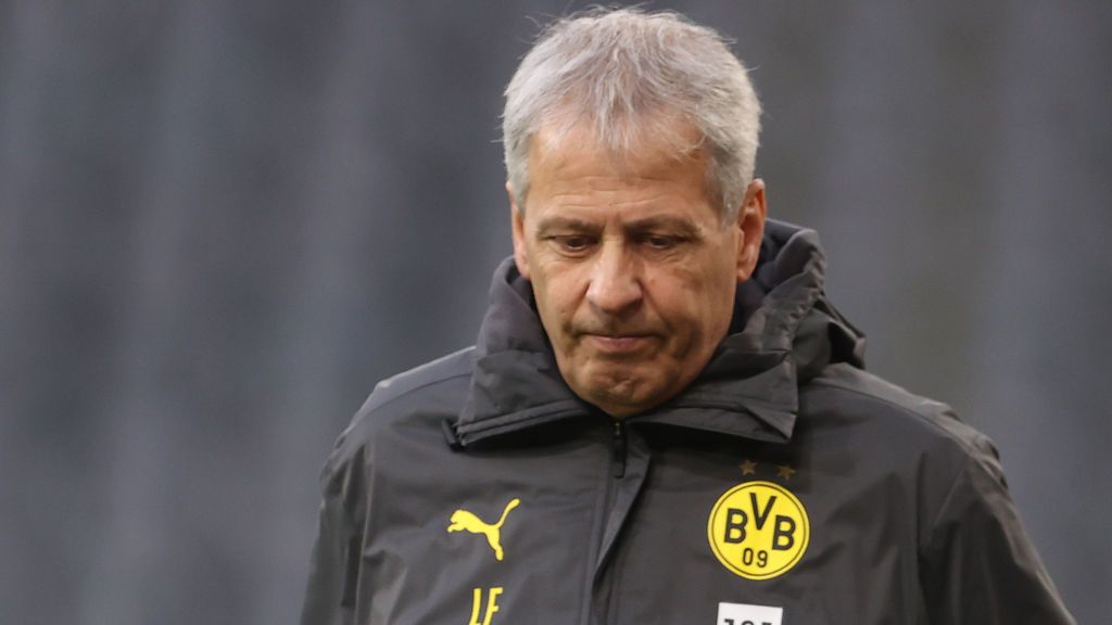 Lucien Favre langsung dipecat Borussia Dortmund pasca bencana Bundesliga Jerman kontra Stuttgart. Copyright: © Lars Baron/Getty Images