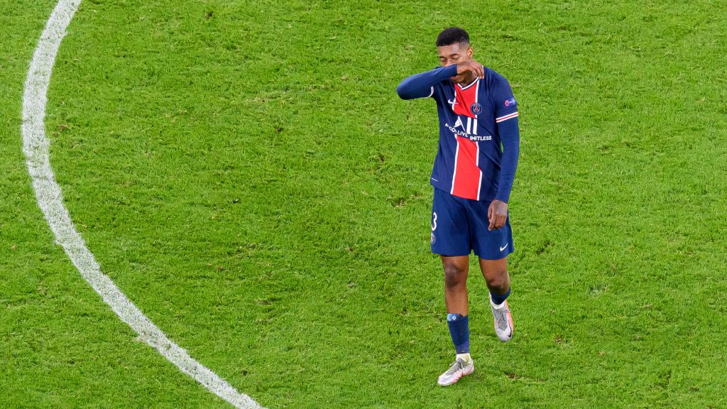 Presnel Kimpembe kecewa PSG dikalahkan Lyon Copyright: © Mario Hommes/DeFodi Images via Getty Images