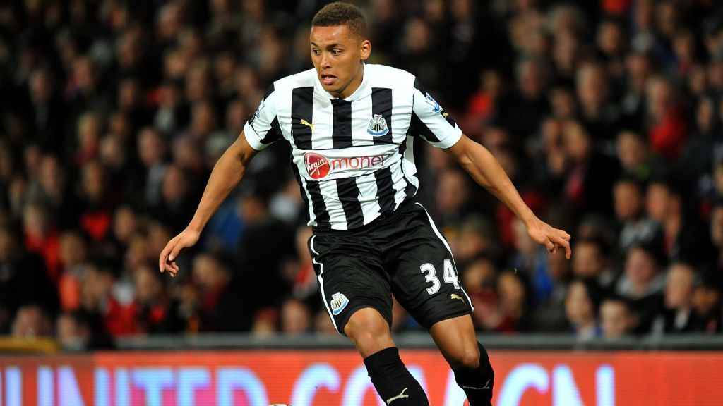 James Tavernier saat masih membela Newcastle United. Copyright: © Neal Simpson - PA Images via Getty Images