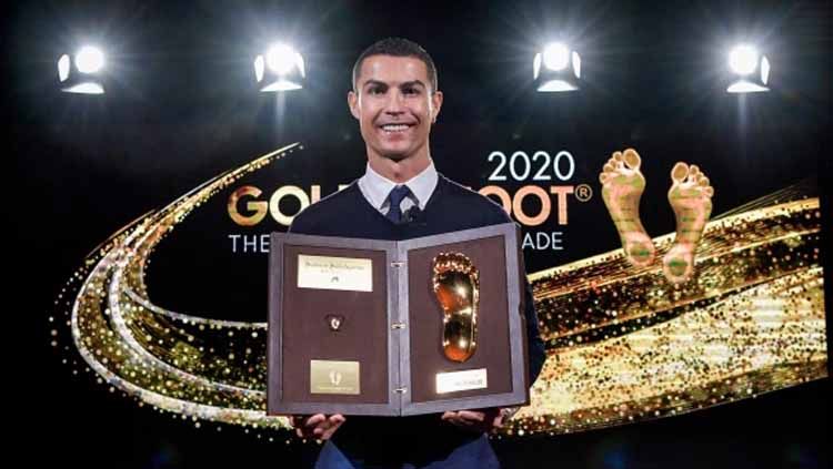 Cristiano Ronaldo menerima penghargaan Golden Foot akhir pekan ini. Copyright: © Getty Images