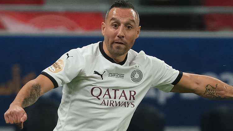 Sempat absen 2 tahun karena cedera, eks Arsenal yakni Santi Cazorla kini  mendapatkan kehidupan kedua dengan meraja di Qatar bersama klub barunya, Al-Sadd. Copyright: © Simon Holmes/Getty Images