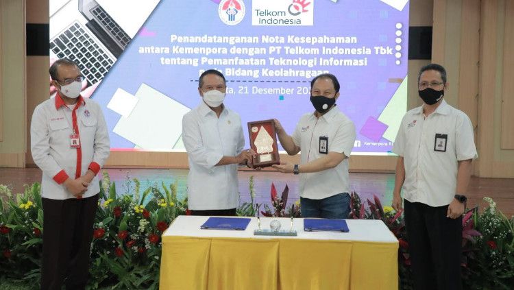 Penandatanganan nota kesepahaman antara Kemenpora dengan PT Telekomunikasi Indonesia (PT Telkom) di Wisma Menpora, Kemenpora. Copyright: © Humas Kemenpora