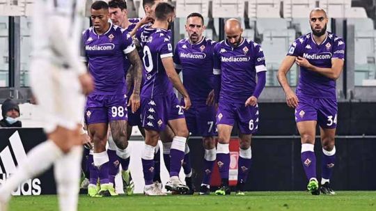 Perayaan gol Fiorentina ke gawang Juventus yang dicetak oleh Dusan Vlahovic.. Copyright: © Mattia Ozbot/Soccrates/Getty Images