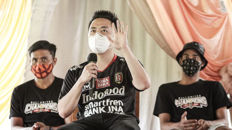 Presiden Bali United Basketball, Philmon Tanuri saat menjelaskan tentang keikutsertaan timnya di Indonesia Basketball League (IBL) 2021. Copyright: © Bali United